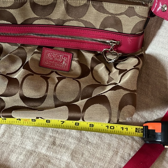 Coach shoulder/crossbody tan signature print bag with pink detail - Picture 2 of 8